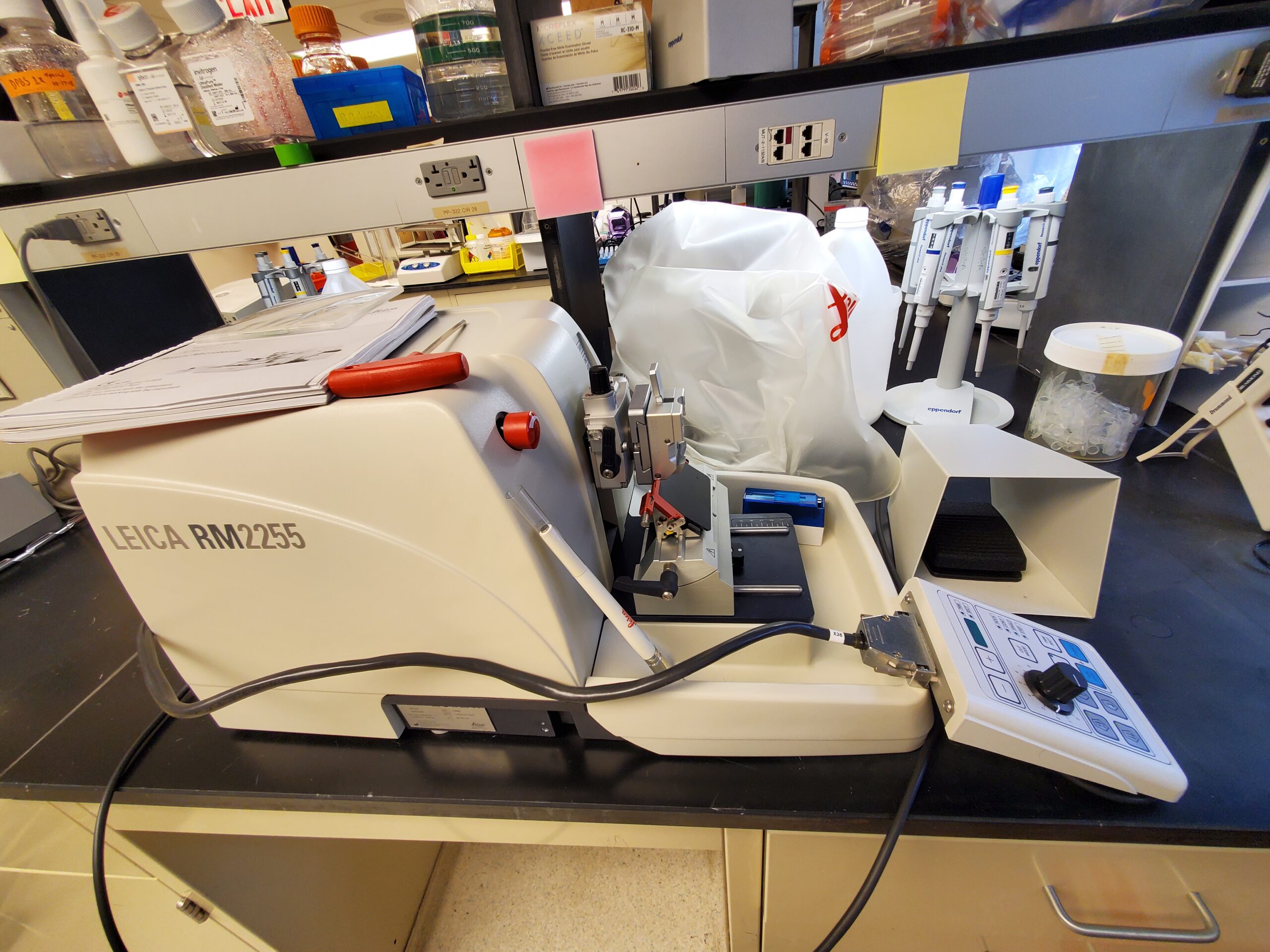 Leica RM2255 Microtome Cryostat
