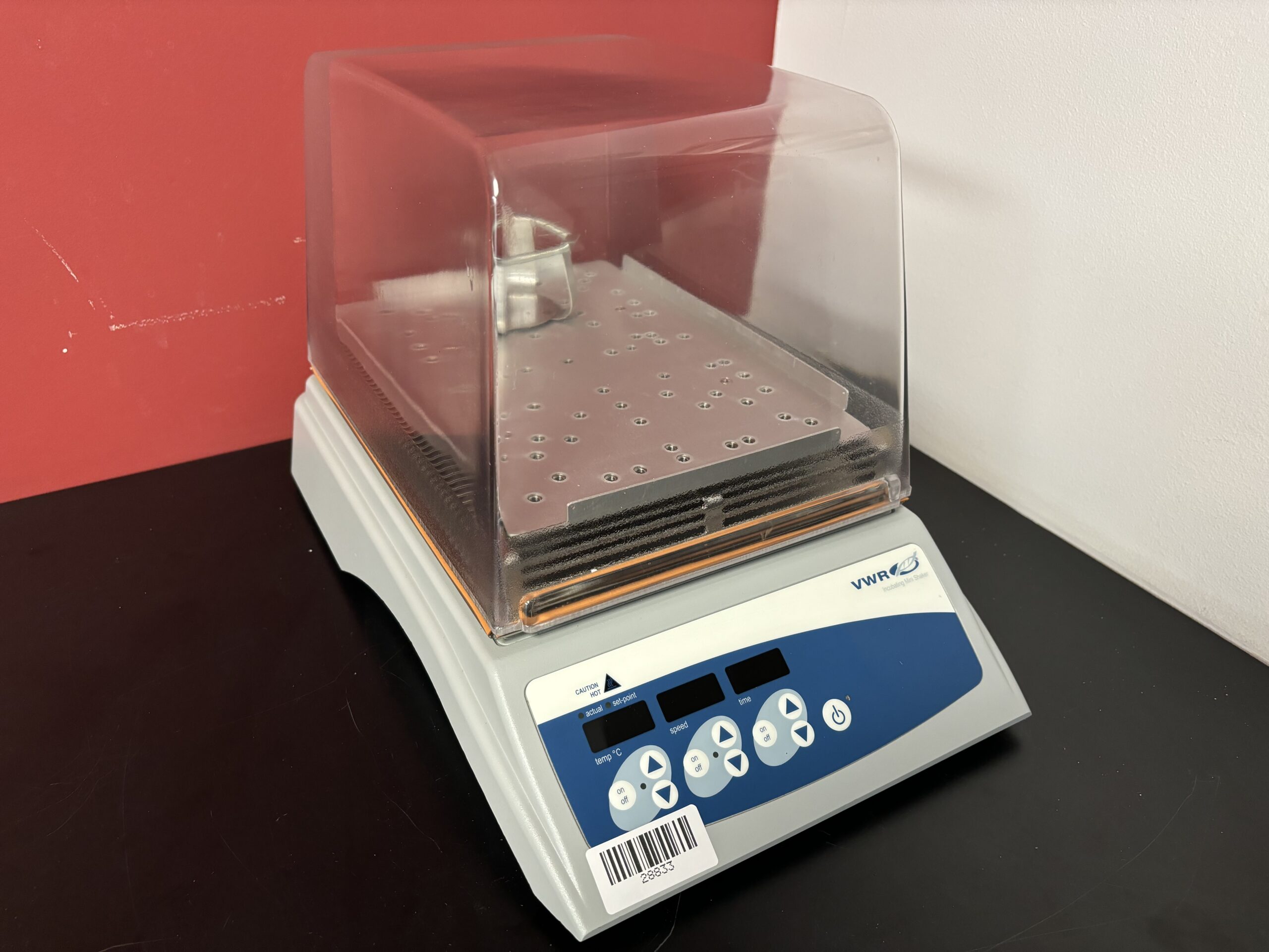 VWR 12620-942 Mini Incubating Shaker Incubated Shaker