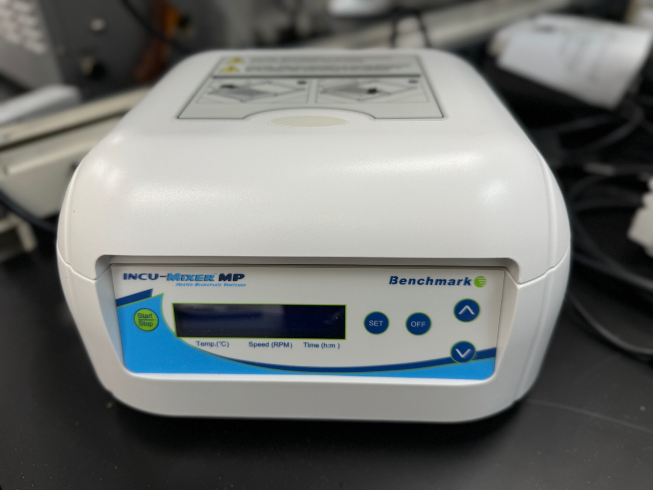 Benchmark Scientific Incu-Mixer MP2 H6002 Heated Microplate Mixer
