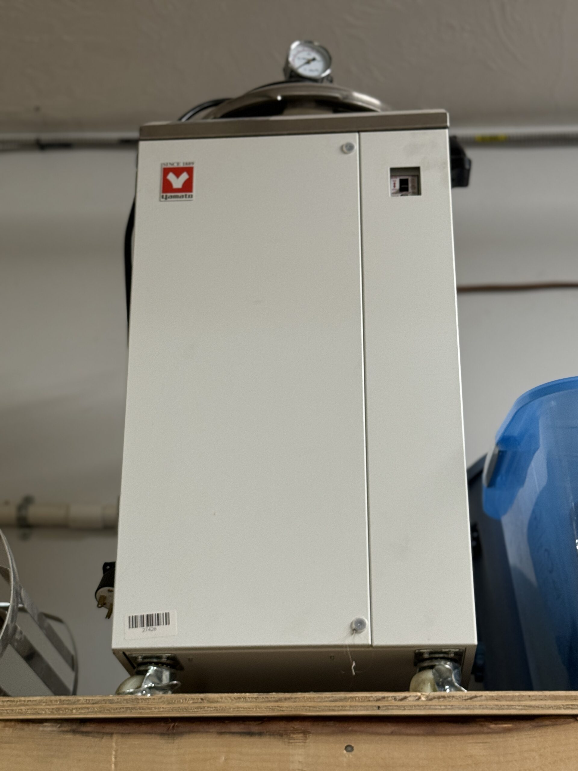 Yamato SK310C Vertical Autoclave