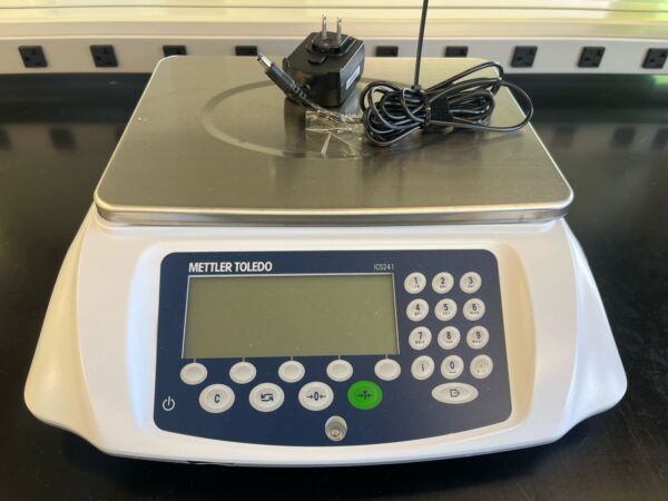 Mettler Toledo ICS241 Analytical Balance