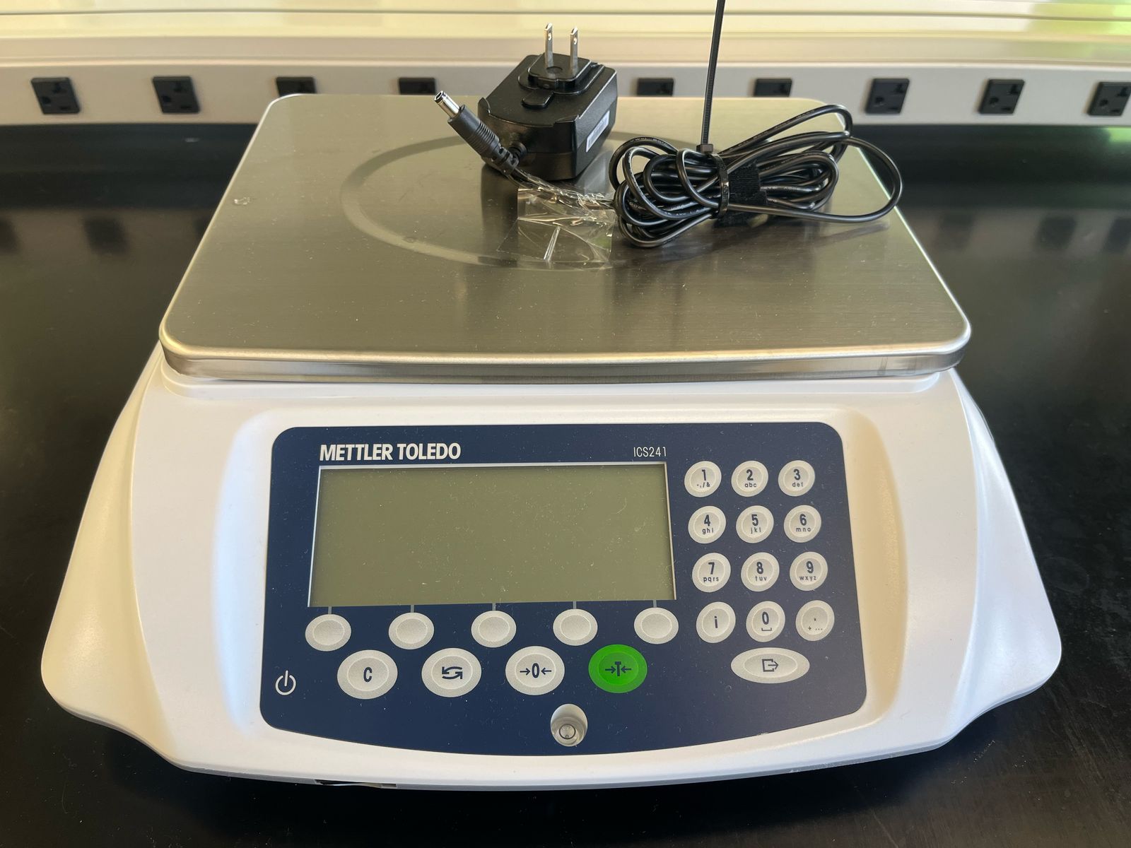 Mettler Toledo ICS241 Analytical Balance