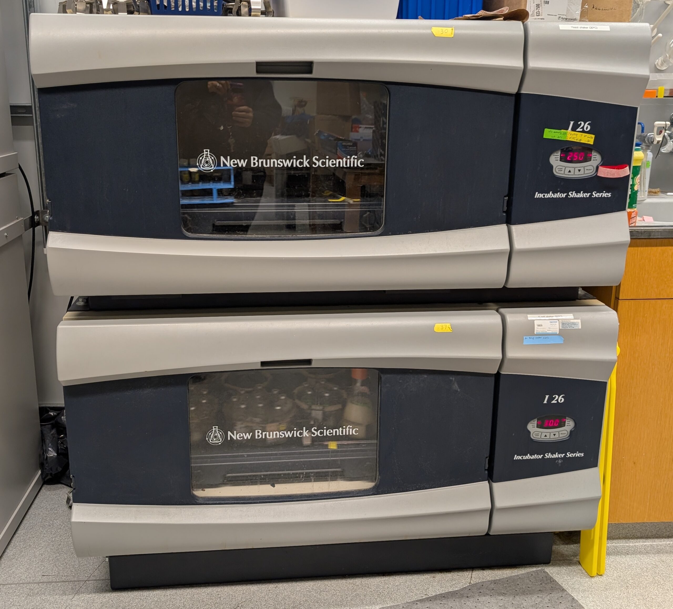 New Brunswick Scientific I26 Incubated Shaker