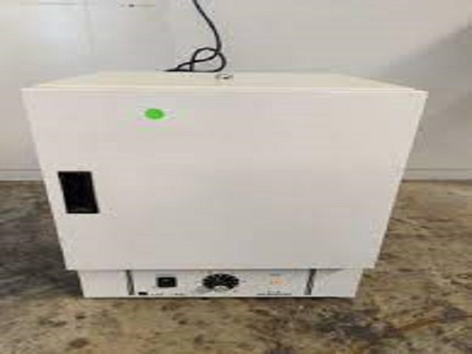 L-C Incubator 203 : 8033